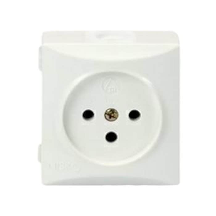 קופסת שקע כח לבנה על הטיח קומפקטית