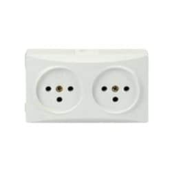 קופסת 2 שקעים לבנה על הטיח קומפקטית